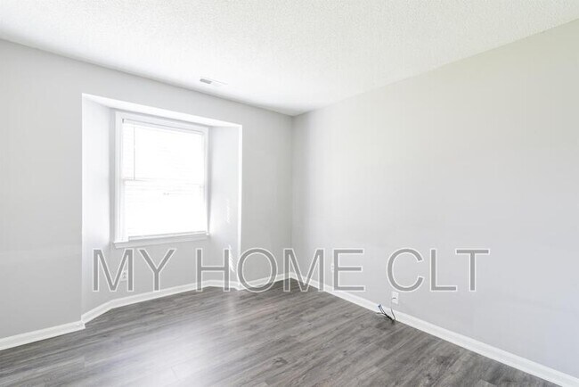 Building Photo - 6158 Meadow Rose Ln