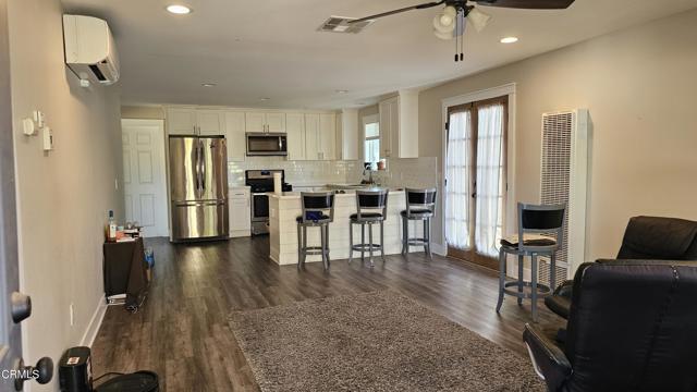 Building Photo - 1032 W Newgrove St