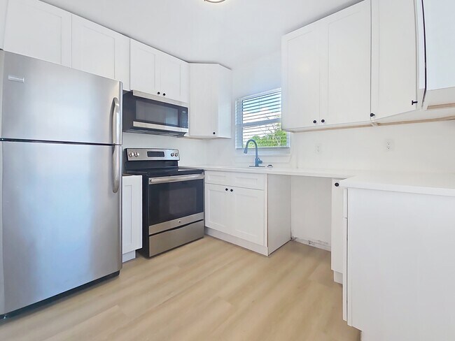 Building Photo - 1035 15th Ave S