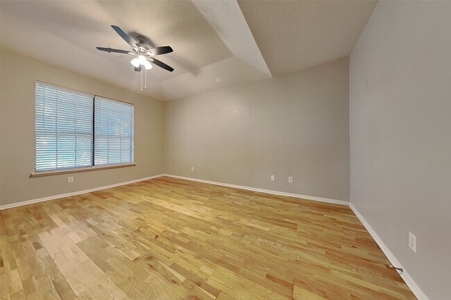Building Photo - 6 E Summer Storm Cir