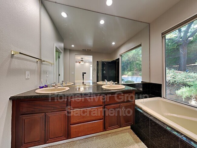 Building Photo - 5322 Bellegrove Way