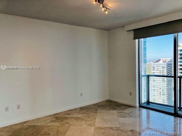 Building Photo - 1060 Brickell Ave