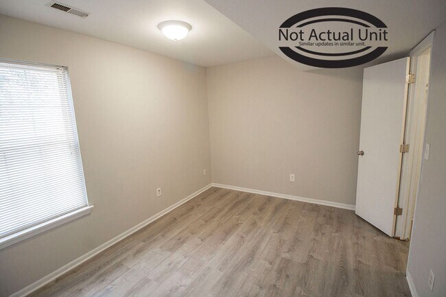 Building Photo - 1604-1606 Citadel Dr.