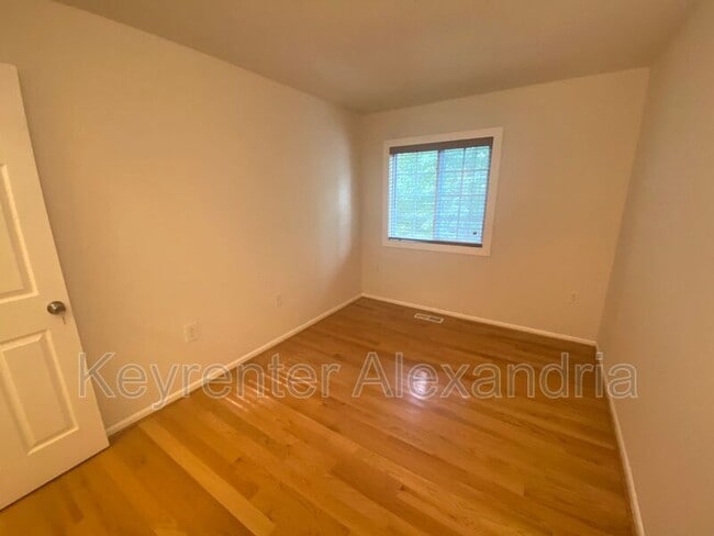 Building Photo - 5923 Kara Pl