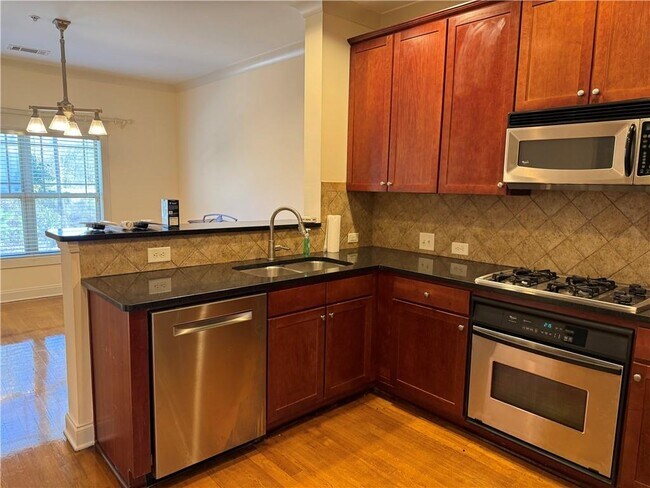 Building Photo - 655 Mead St SE