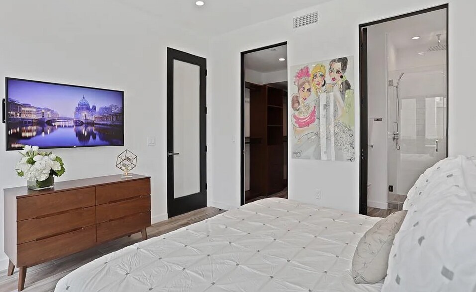 Building Photo - 2323 28th St