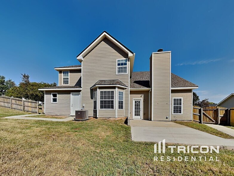 Building Photo - 6955 Pompas Ct
