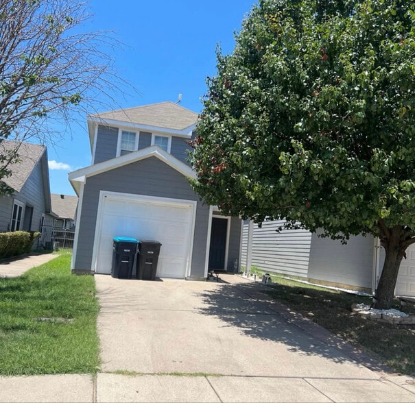 Building Photo - 10636 Wild Oak Dr