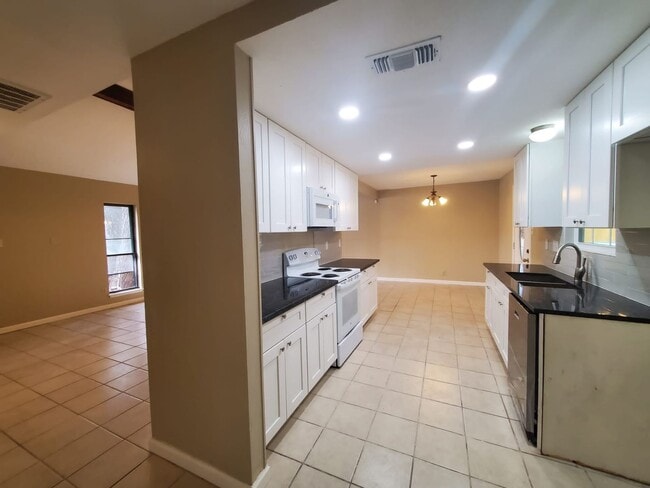 Building Photo - 3051 Heidi St