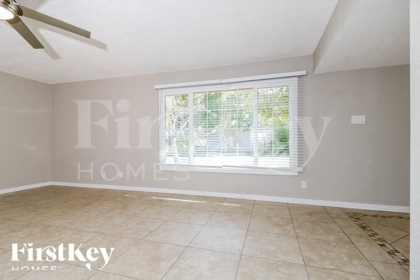 Building Photo - 6836 S Terrace Rd