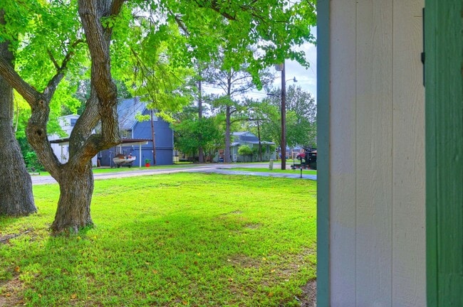 Building Photo - 9574 Darkwood St
