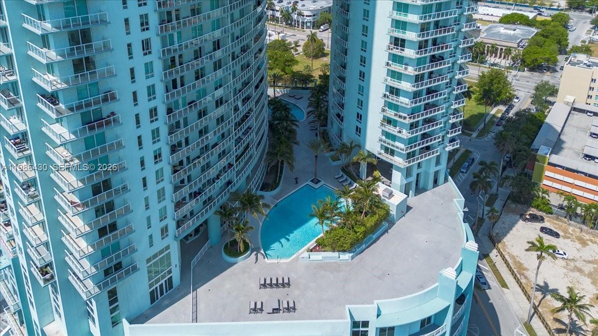 Building Photo - 1900 N Bayshore Dr