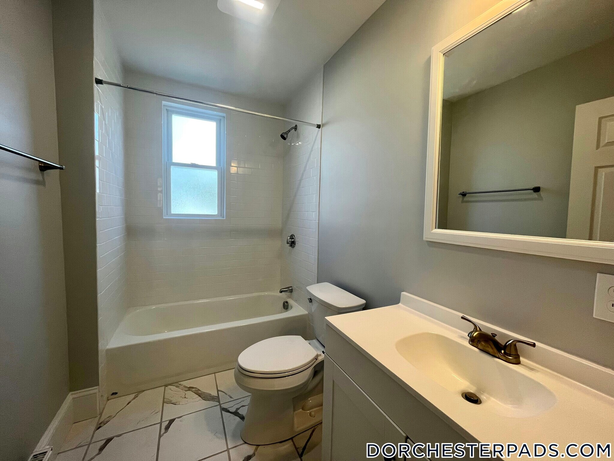 Building Photo - 108 Callender St