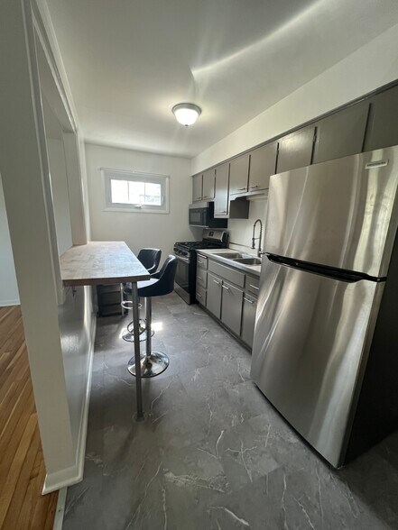 Kitchen - 119 W Swain St