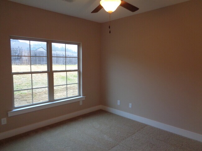 Building Photo - 4395 Ridgemont Cir