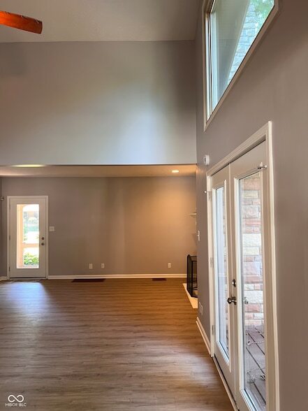 Building Photo - 1402 Kessler Blvd E Dr