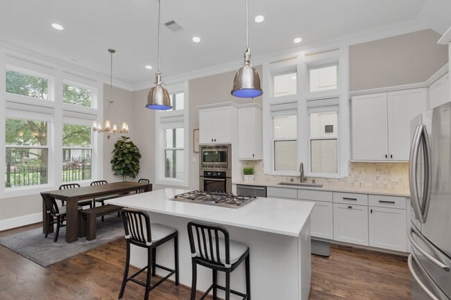 Building Photo - 1716 Upland Lakes