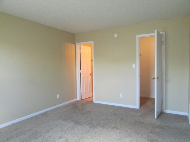 Building Photo - 4181 Magnolia Dr