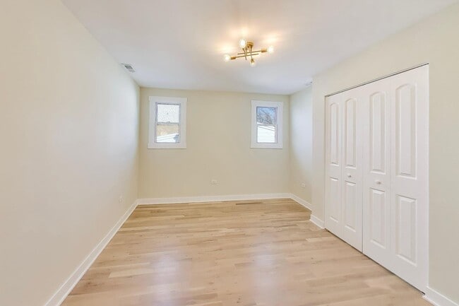 Building Photo - 6730 W Dakin St