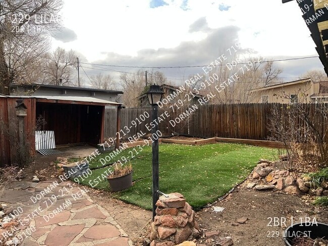 Building Photo - 229 Lilac St