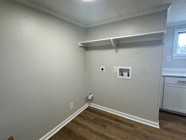 Building Photo - KY-150 Pembroke Oak Grove Rd