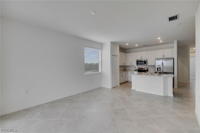 Building Photo - 15405 Grn Acrs Ave