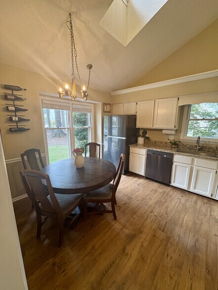 Building Photo - 1433 Greenside Dr