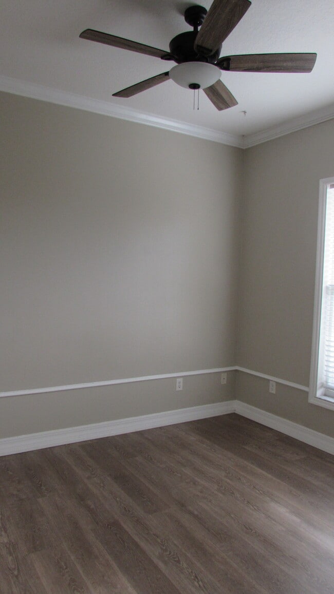 Building Photo - 1326 SW Briarwood Dr