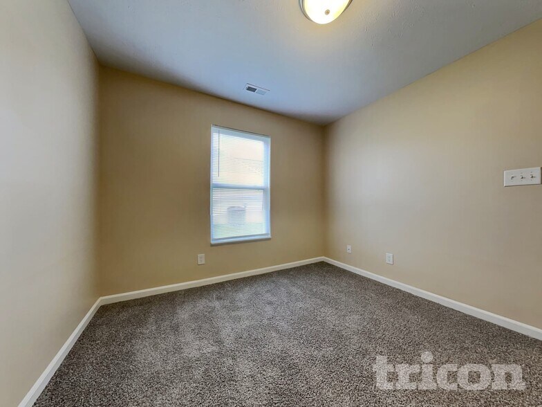 Building Photo - 2522 Swan Sea Dr