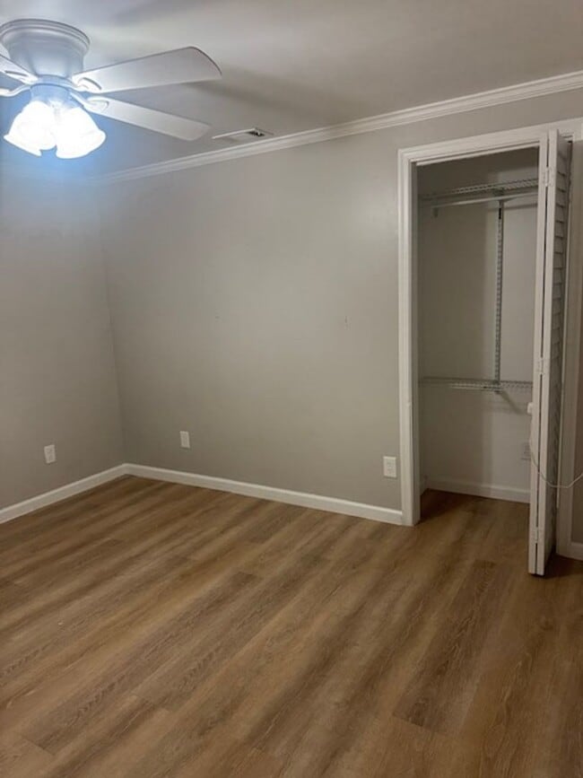 Building Photo - POOL AND APT/WORK SHOP/CRAFT ROOM