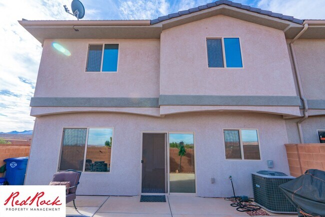 Building Photo - Beautiful townhome in desirable neighborho...