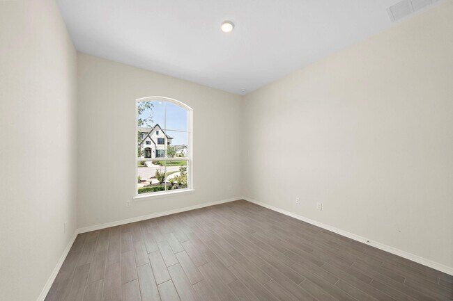 Building Photo - 9806 Oakwood Trl