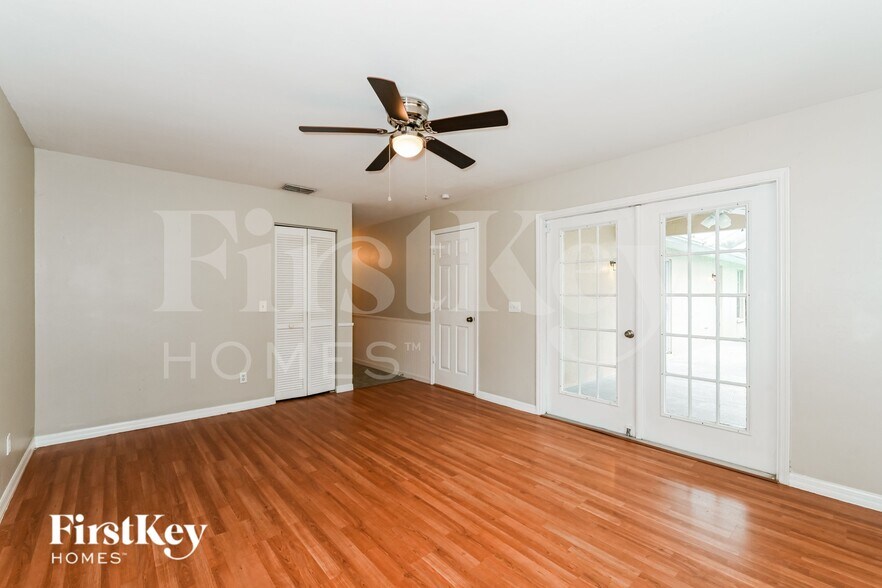 Building Photo - 708 Prospect Ave