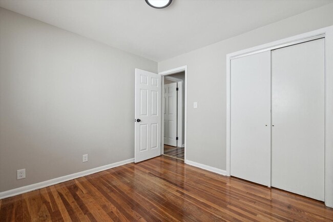 Building Photo - 5339 Elmwood Ave