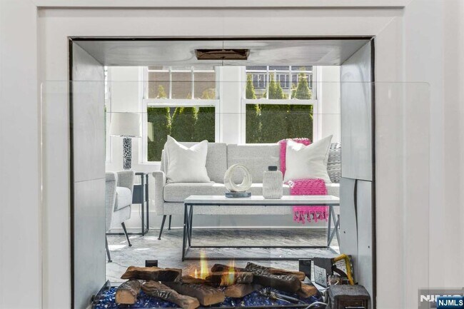 Building Photo - 648 East St