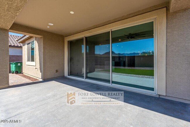 Building Photo - 8443 S 164th Dr