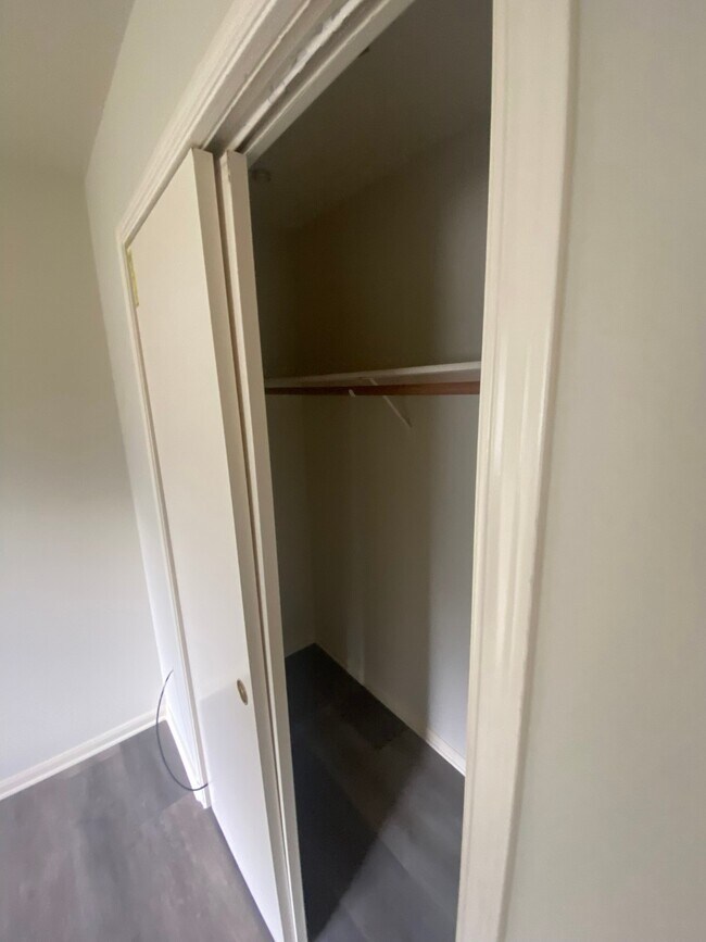 Building Photo - 8915 Weyburn Grove Dr