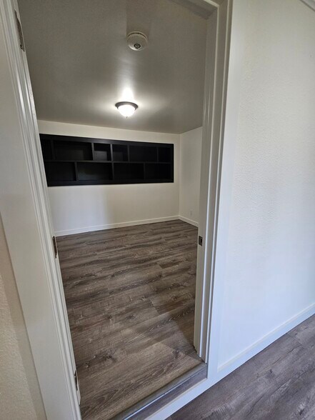 Building Photo - 9411 Castlewood St