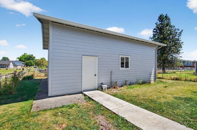 Building Photo - Remodeled open concept home with shop!
