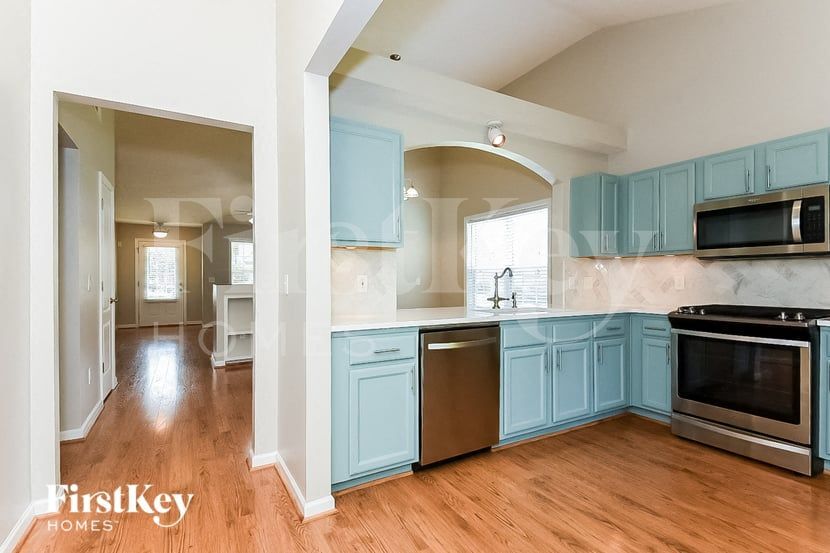 Building Photo - 307 White Oak Way