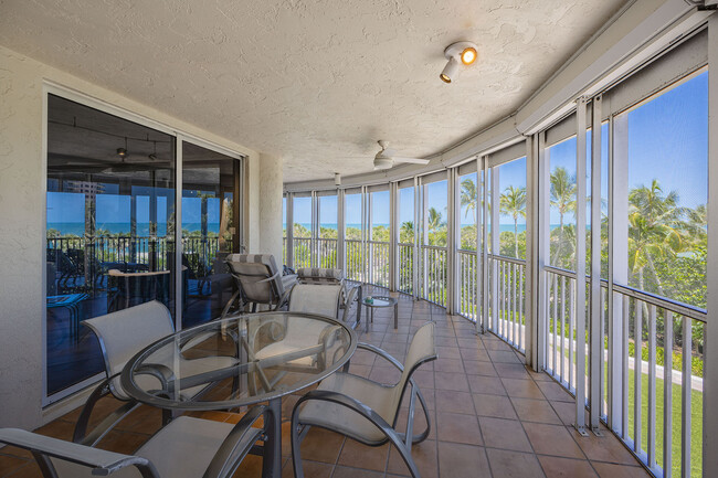 Building Photo - 8111 Bay Colony Dr