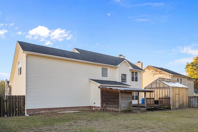 Building Photo - 200 Bridlewood Dr