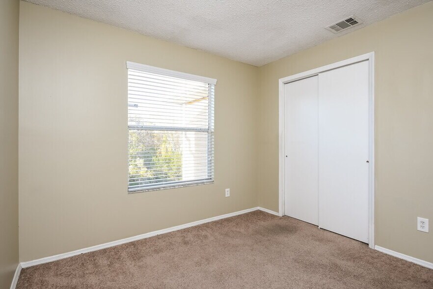 Building Photo - 307 Sanddollar Ct