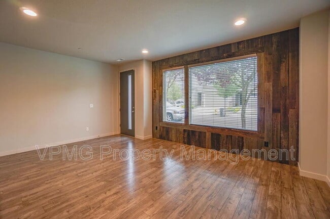 Building Photo - 137 N 44th Pl