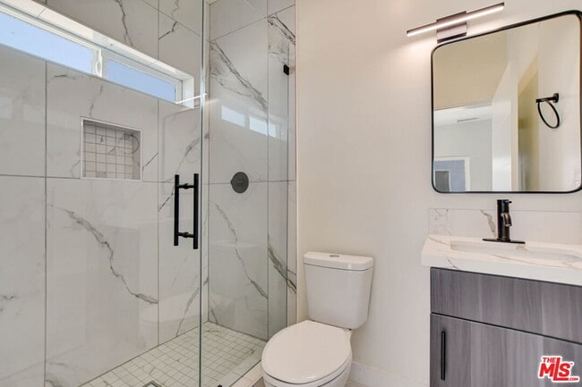 Building Photo - 4547 Saturn St