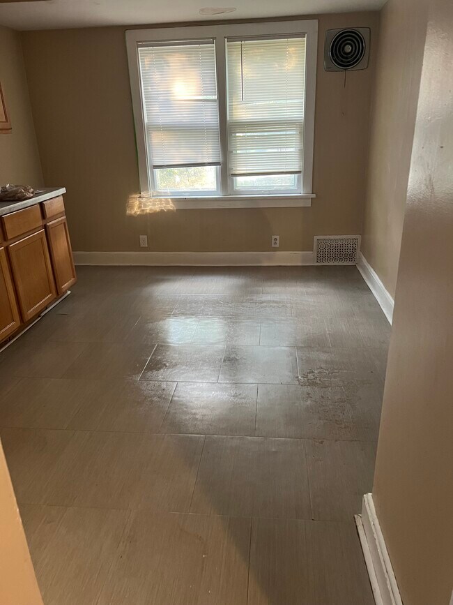 Kitchen - 4727 N 36th St