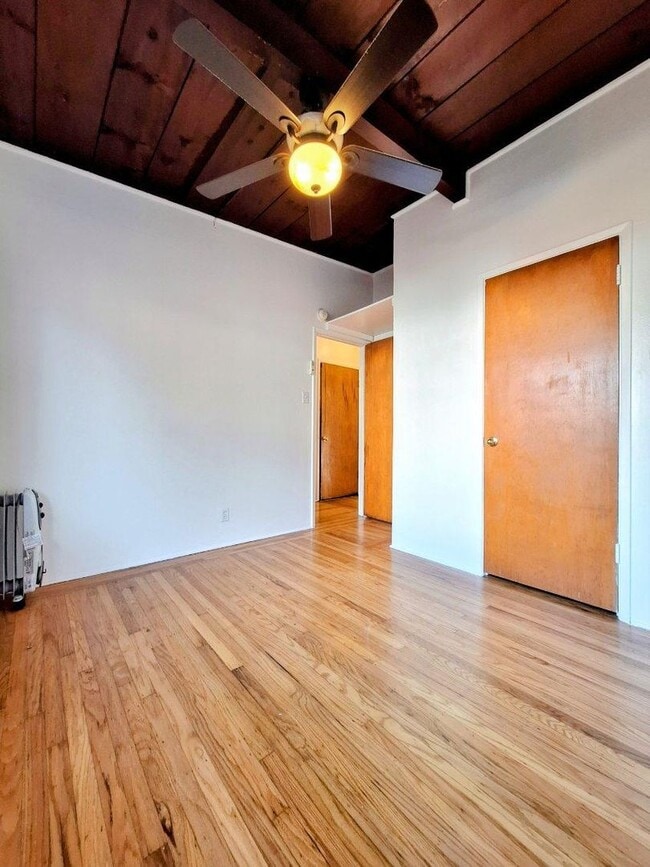 Building Photo - Cat Friendly 2bd Duplex w/Private Patio & Attached Garage