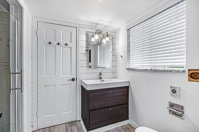 Building Photo - Now Leasing – Fully Updated Scottsdale Home!