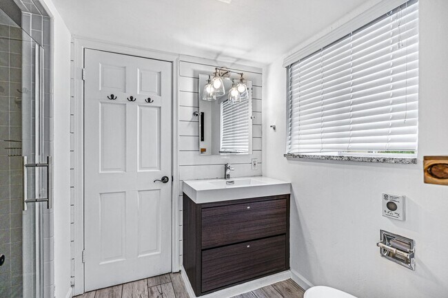 Building Photo - Now Leasing & Ready for immediate move in! HUGE POOL – Fully Updated Scottsdale Home!