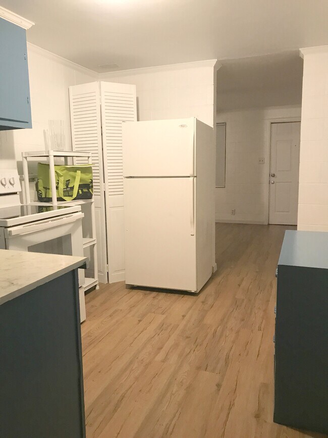 Building Photo - 219 S 7th St